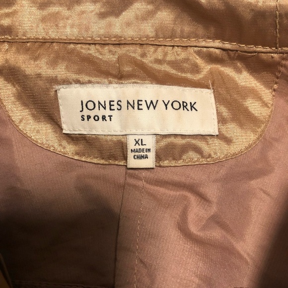 Gold spring jacket. 3/4 sleeve option with button cuff, Hood, adjustable belt. - Picture 2 of 3